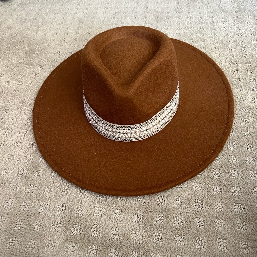 Women’s brown flat brim cowgirl hat